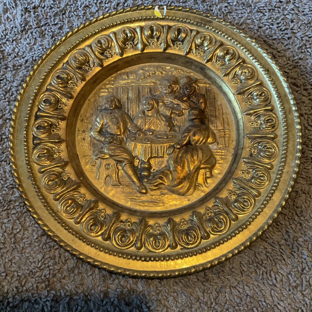 Vintage Peerage 12in Wall Hanging Brass Tone Plate made in England